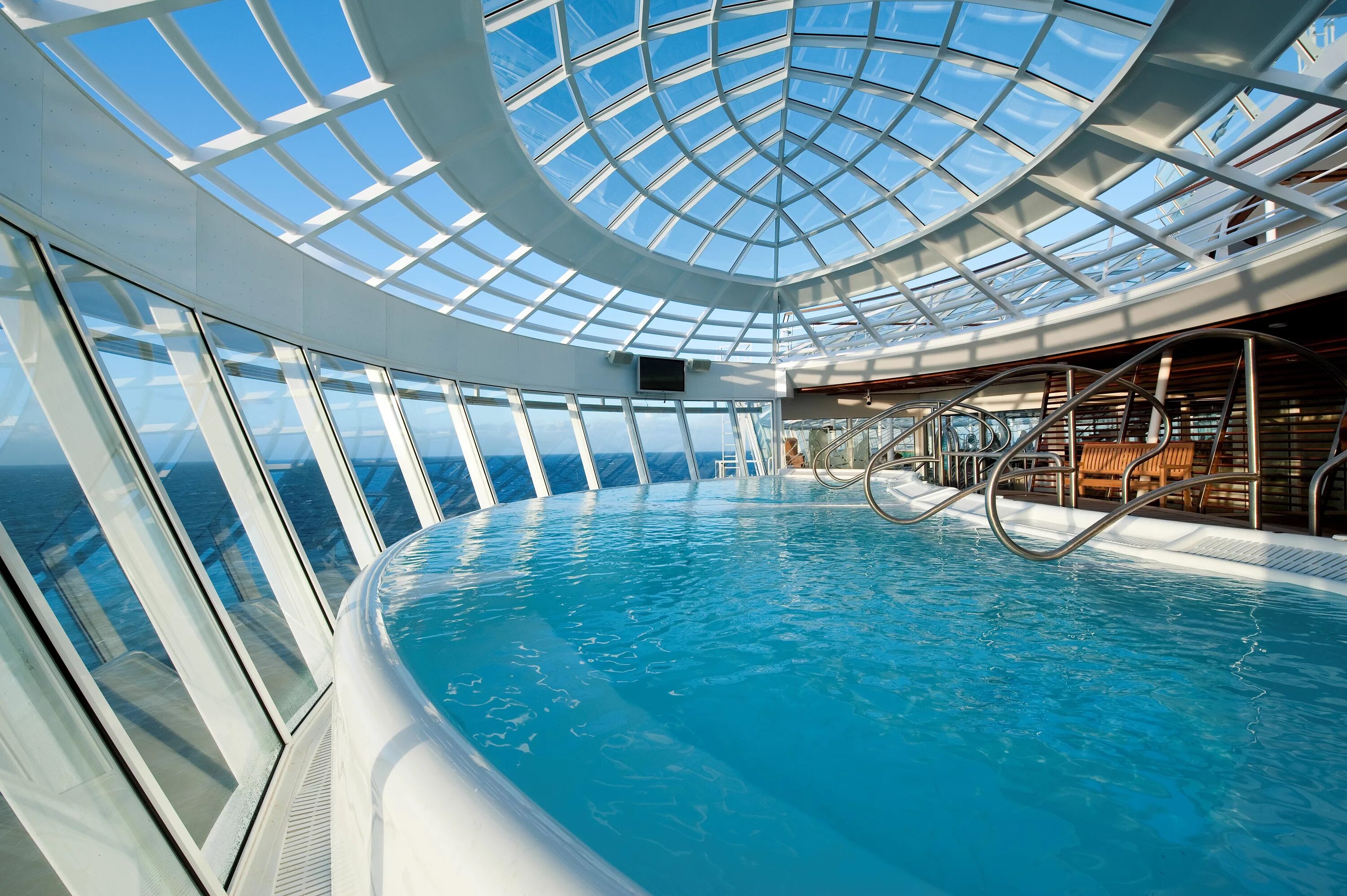 The better seas. Роял карибиан оазис лайнер. oasis of the seas бассейны. лайнер allure of the seas. symphony of the seas бассейны.