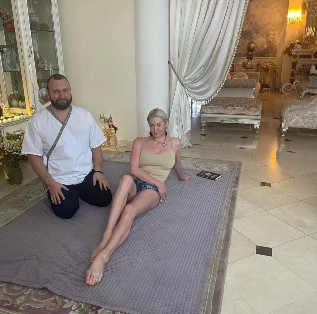 анастасия волочкова на шоу. возраст дмитрия матвеева экстрасенсов битва. волочкова танго. анастасия волочкова в театре. анастасия волочкова гимнастика.