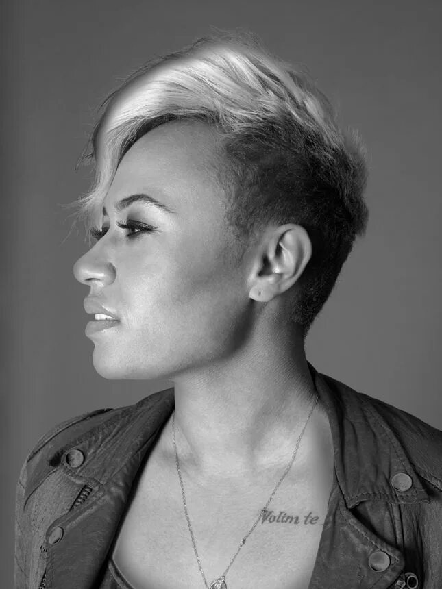 Эмиле санде. Эмели санде британская певица. Emeli sandé в купальнике. Emeli sandé «next to me». Санде минол фото.