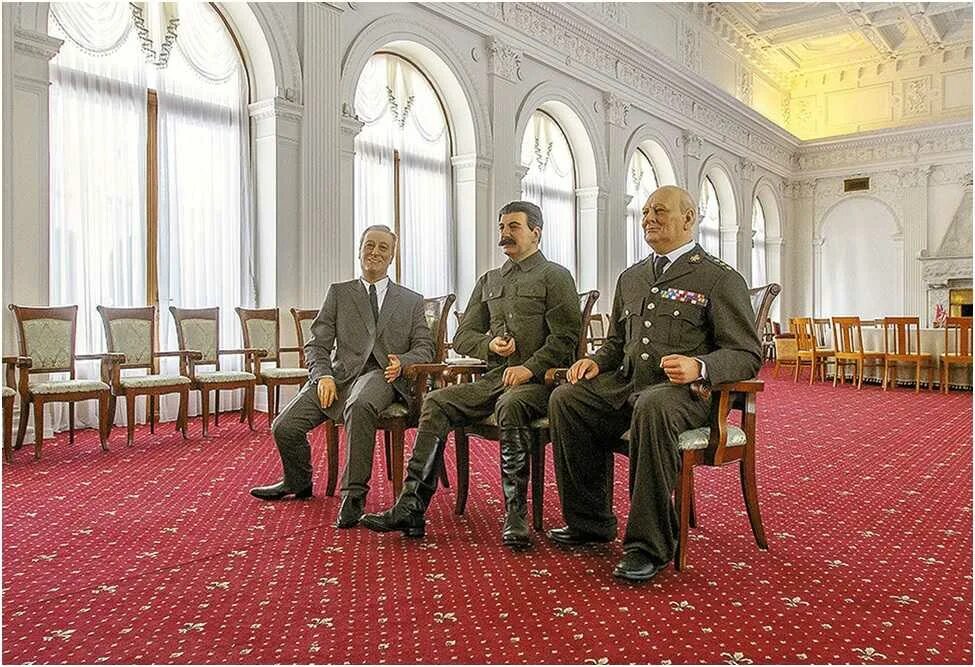 Где в феврале 1945 года. Ливадийский дворец Сталин Рузвельт Черчилль. Сталин Рузвельт и Черчилль на Ялтинской конференции. Ливадийский дворец Сталин Черчилль. Конференция в Ливадийском Дворце 1945.