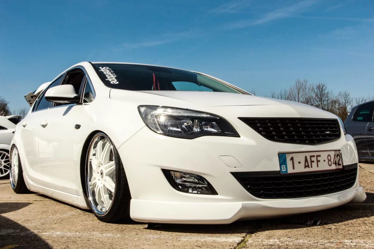 Тюнинг опель j. Opel Astra j Tuning. Opel Astra j Tuning седан. Opel Astra j седан обвес.