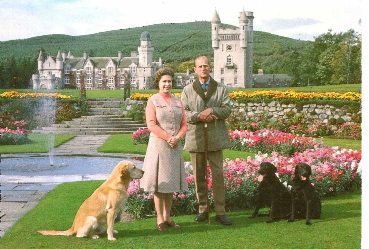Резиденция королевской семьи. Замок Балморал Елизаветы 2. Балморал замок в Шотландии. Замок в Шотландии королевы Елизаветы.