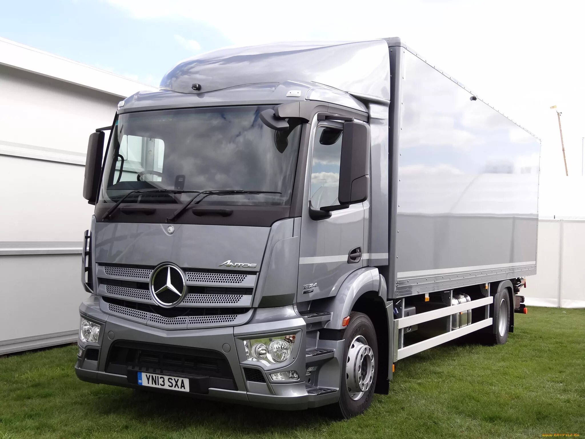 Грузовой автомобиль mercedes. Mercedes-Benz Antos. Mercedes Actros 264 2012. Грузовой Мерседес 1626. Mercedes Benz грузовой.