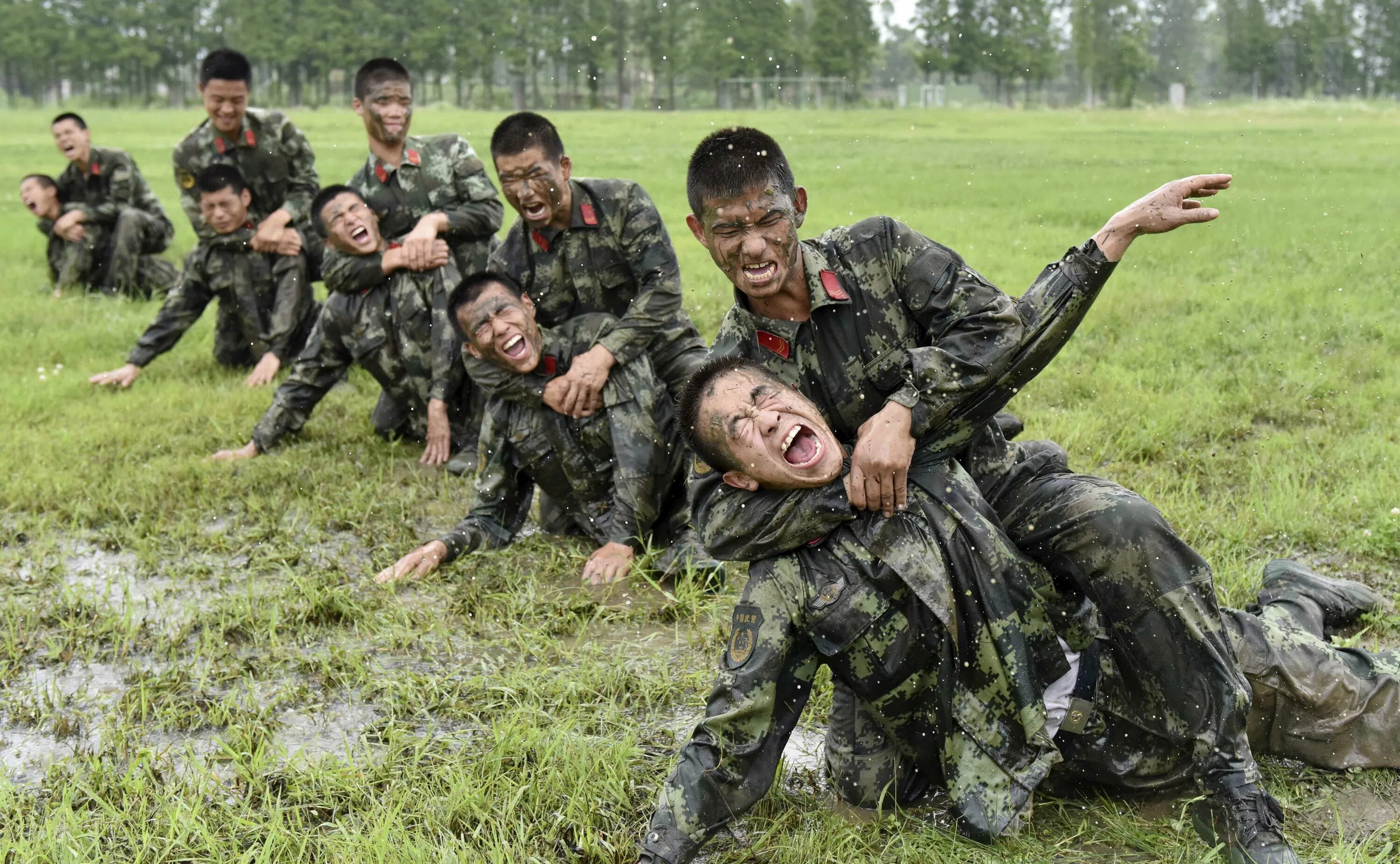 Combat skills. Военная подготовка спецназ. Боевые искусства в армии. Тренировка спецназа. Китайский спецназ тренировка.