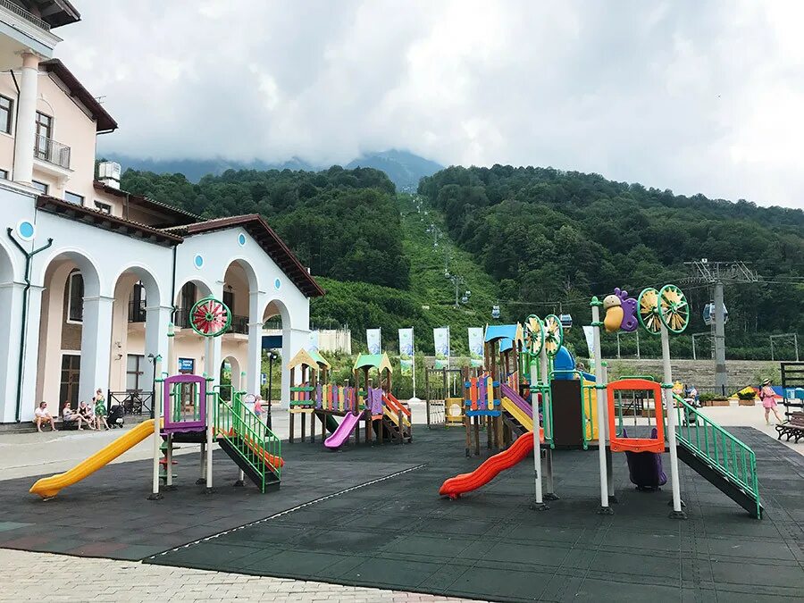 роза хутор зимой горнолыжный курорт. роза хутор горнолыжка. траволатор в шерегеше. сочи роза хутор катание. сочи роза хутор лыжи.