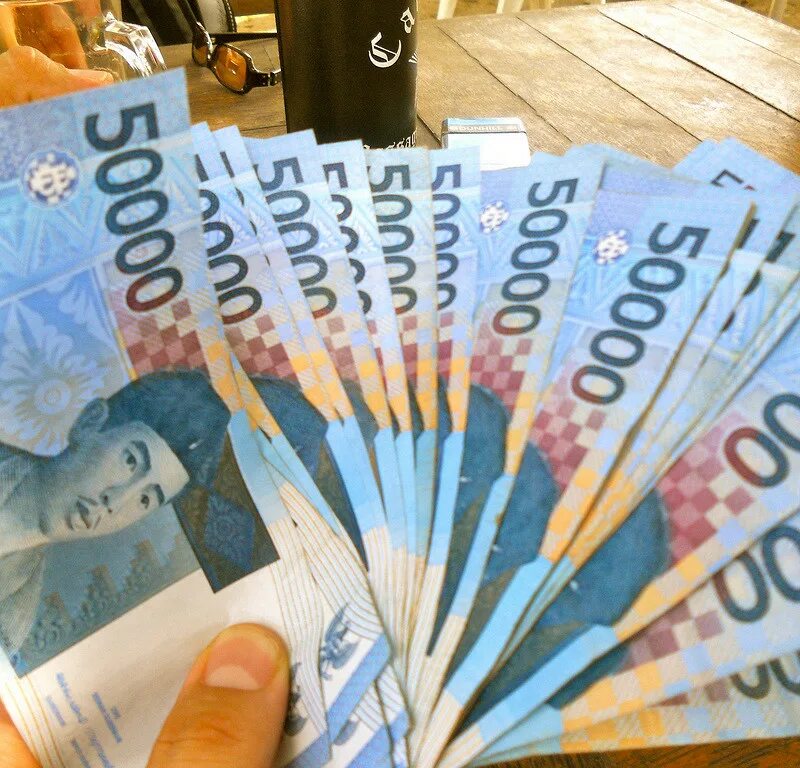 Деньги бали фото. Валюта на бали. Валюта индонезии. Бали деньги. Бали остров валюта.