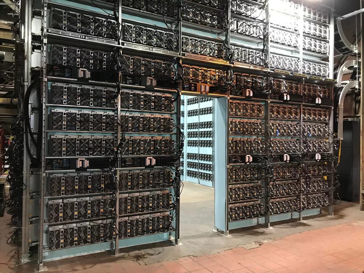 Майнинг ферма биткоина. Ферма биткоинов. Ферма майнинг bitcoin. Майнить большой. Майнинг ферма асики.