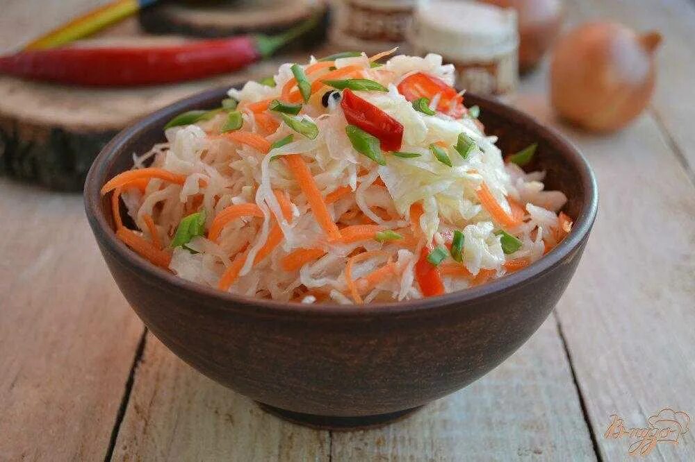 Капуста соленая быстрого. Остренькая капуста быстрого приготовления.. квашеная капуста с перцем. быстрая квашеная капуста. квашеная капуста с болгарским перцем.