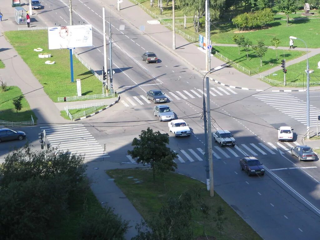 Перекресток дорог т. Перекрестки в Елабуга. Перекресток дороги. Городской перекресток. Перекресток со светофором.