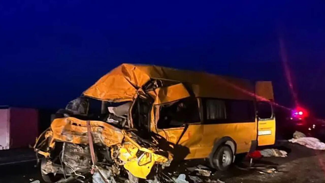 В Уфе автобус с 15 пассажирами столкнулся с "Рено Логан": есть пострадавшая - KP