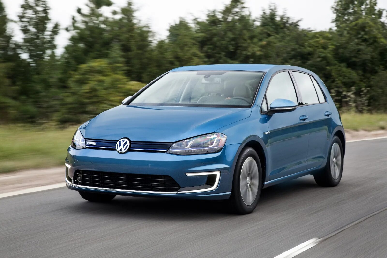 Электро фольксваген. Volkswagen Golf Electric. Вольц Ваген. Фольксваген гольф электро 2023. VW Golf седан.