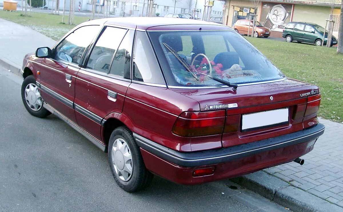 Mitsubishi Lancer 1991-1992. Мицубиси Лансер 1990. Митсубиси Лансер 4. Mitsubishi Lancer 1992.