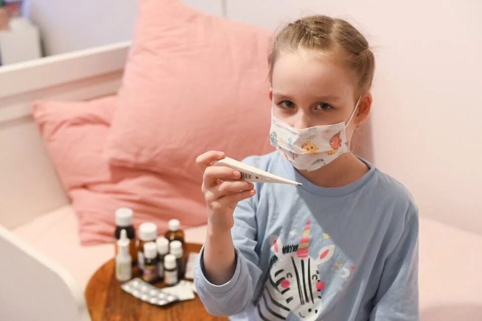 Заболеваемость в детских садах и школах. Образование детей. Дети в школе в масках. Медицинский осмотр детей в детском саду. Орви в школе.