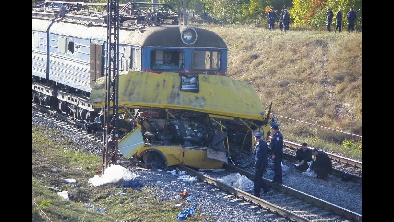 Поезд врезался видео