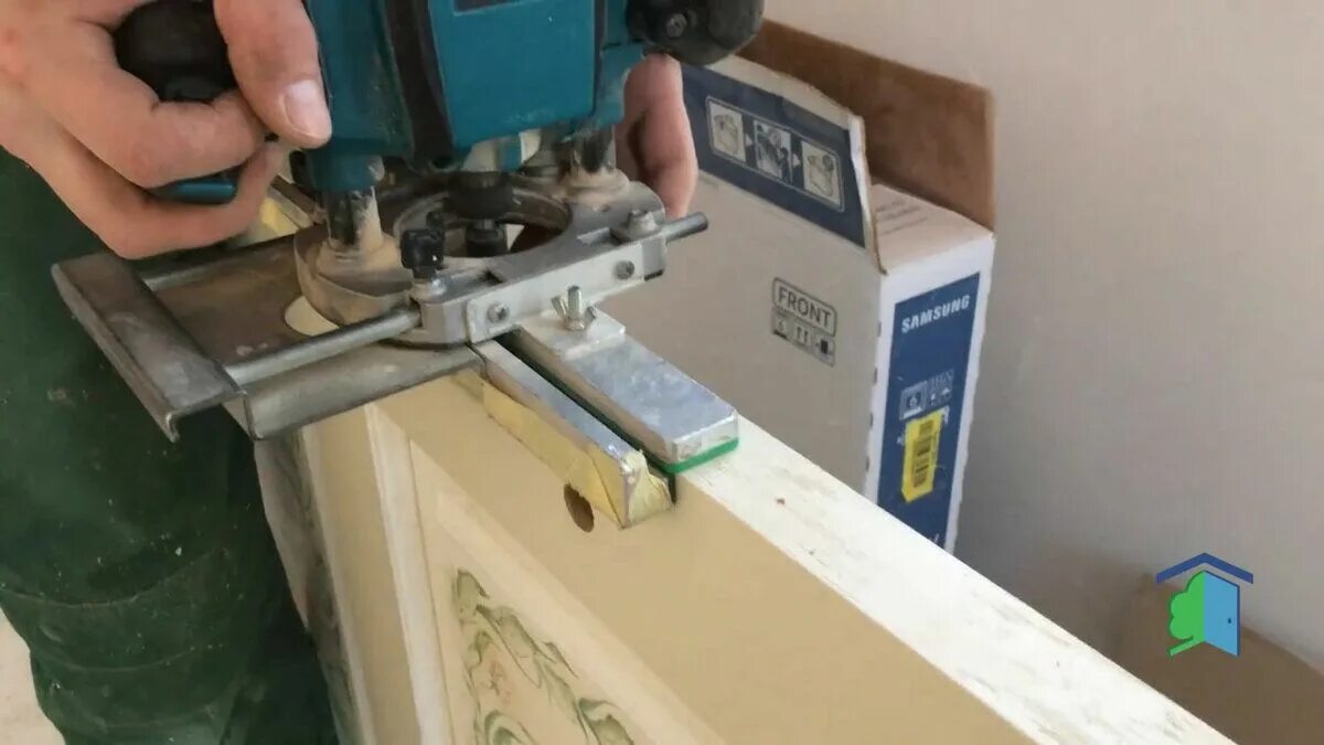 Как врезать замок в межкомнатную дверь фрезером