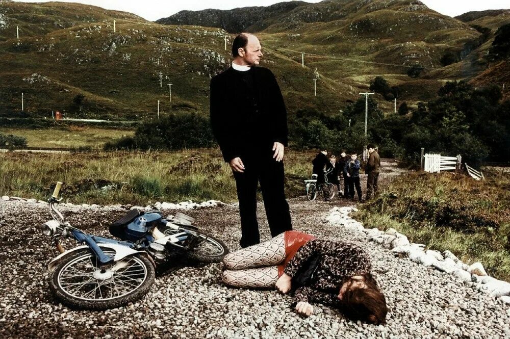 Рассекая волны ларс фон триер. Рассекая волны (breaking the waves) 1996. эмили уотсон рассекая волны. стеллан скарсгард рассекая волны. эмили уотсон рассекая волны кадры.