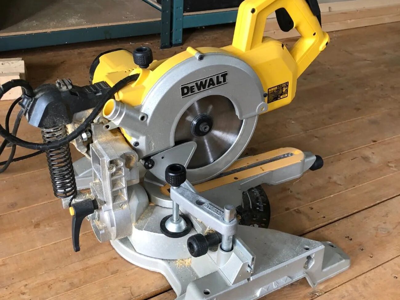 Dewalt dws774. Dewalt dw391. dws777-qs tm dewalt dws777-qs. сравнить размер dewalt 701и 800.