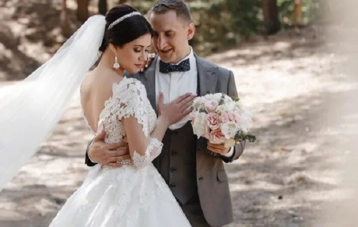 Моргенштерн свадьба с диларой. Четыре свадьбы вышла замуж. Лили коллинз и чарли макдауэлл свадьба. Ксения дукалис свадьба. Луиза 4 свадьбы.