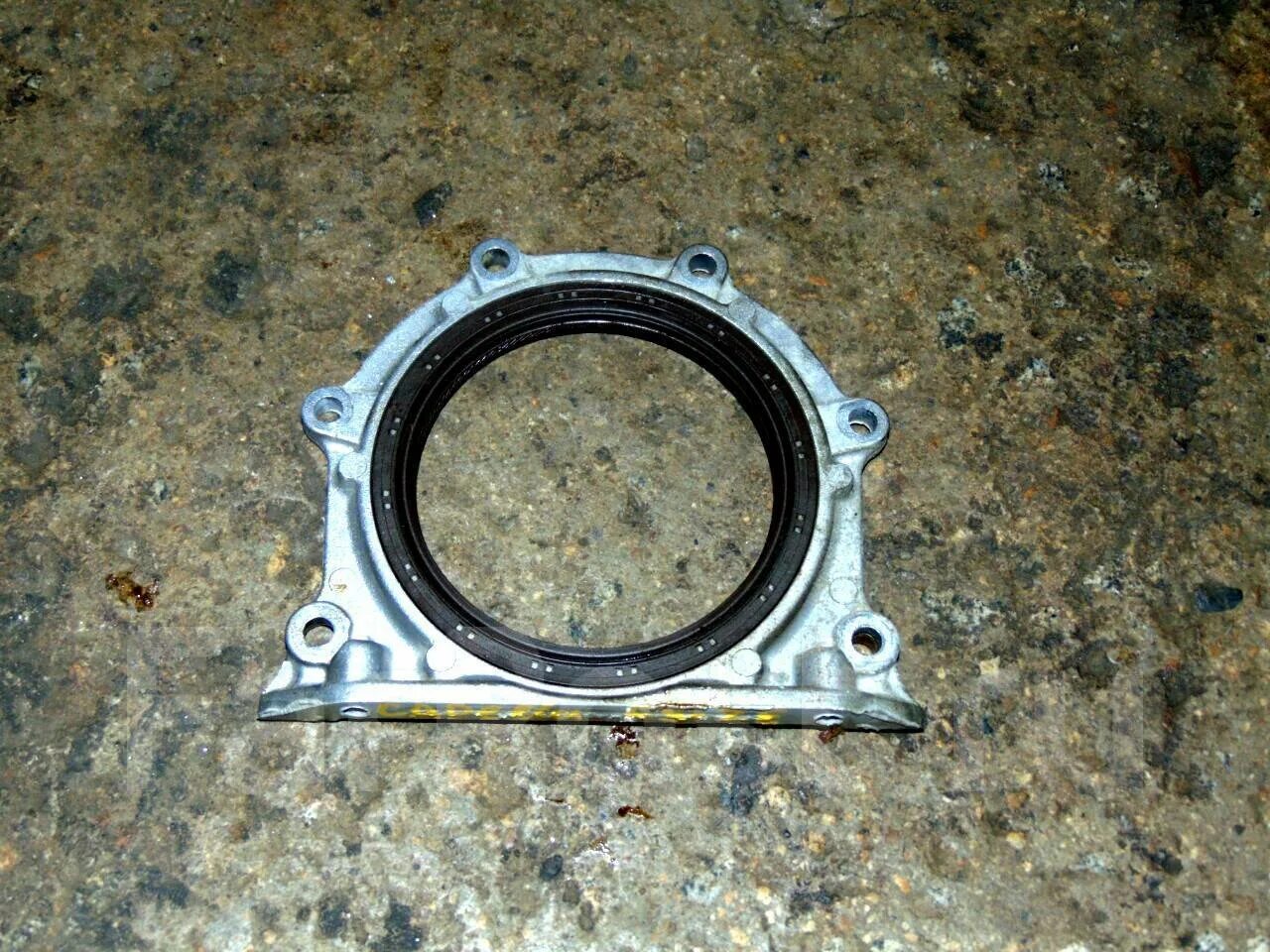 Крышка сальника коленвала. Сальник коленвала задний бмв е34. Крышка сальника коленвала. Крышка сальника коленвала скания g380. Крышка сальника коленвала 2190.