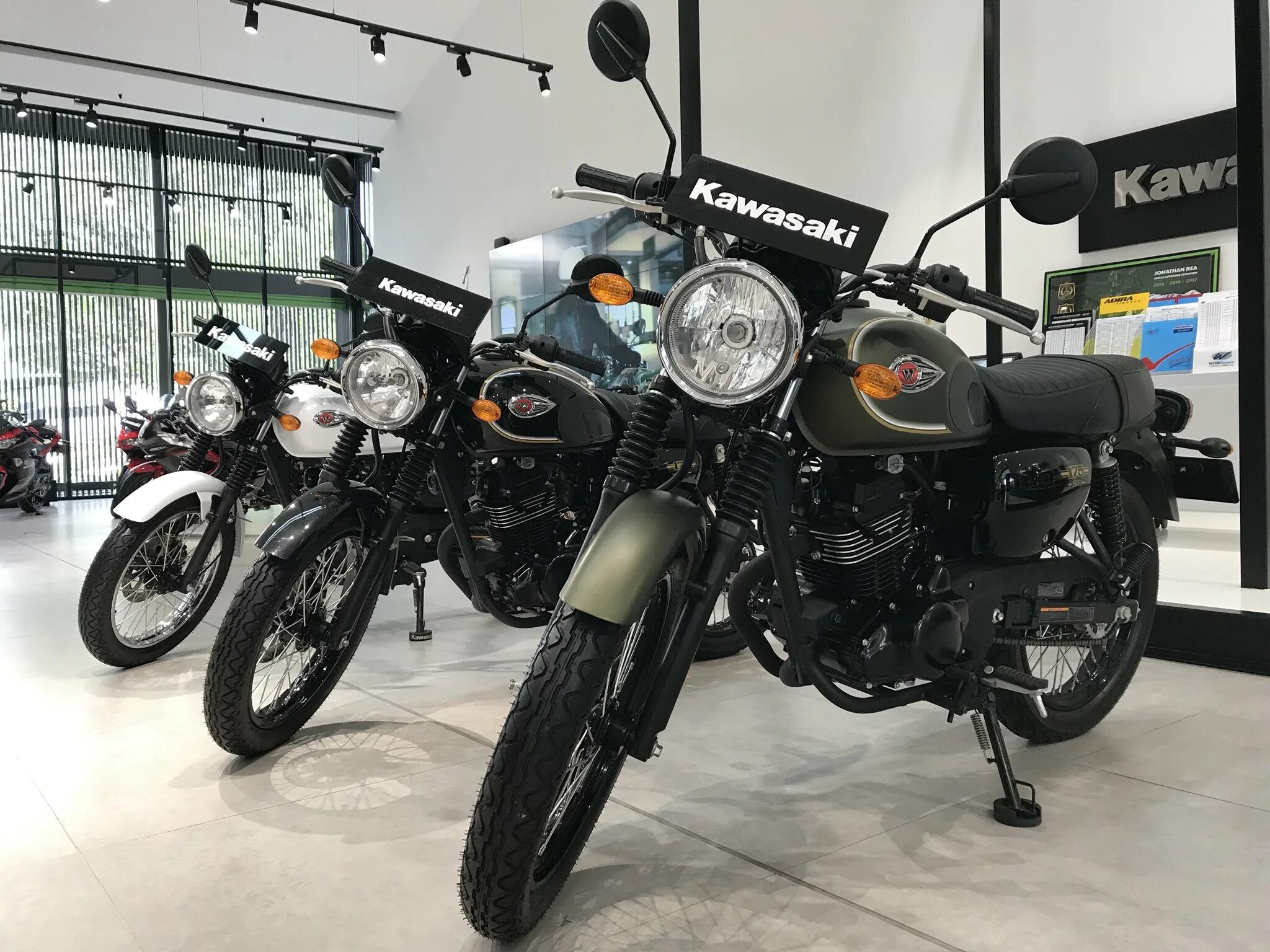 1w series. Габариты Kawasaki w800. Kawasaki w400 технические характеристики. Kawasaki w500 двигатель. Kawasaki w6500 двигатель.