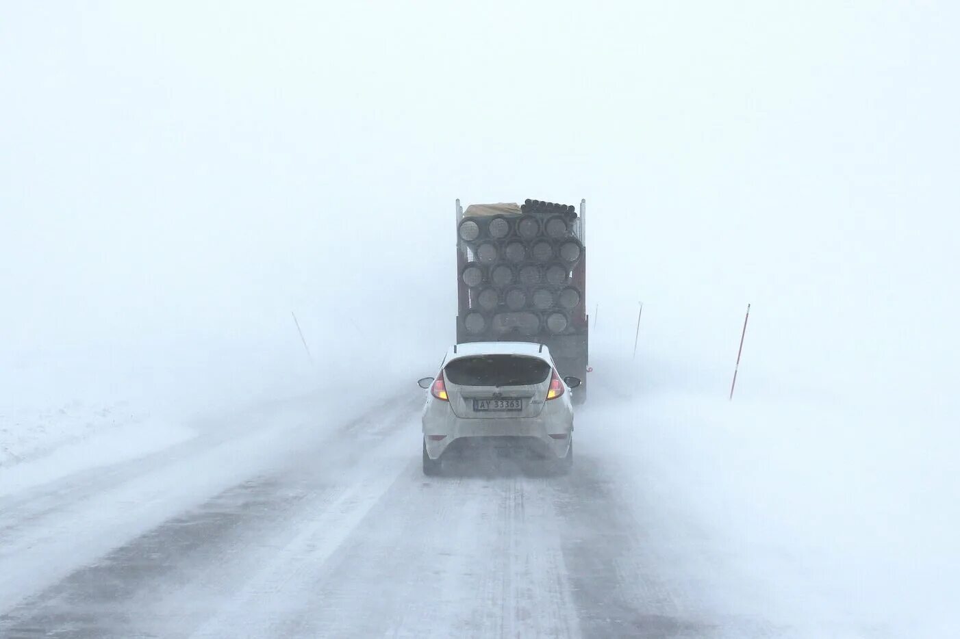 Езда в гололед. Торможение в зимний период. Машина на скользкой дороге. Памятка водителям в зимн е. Занос авто.