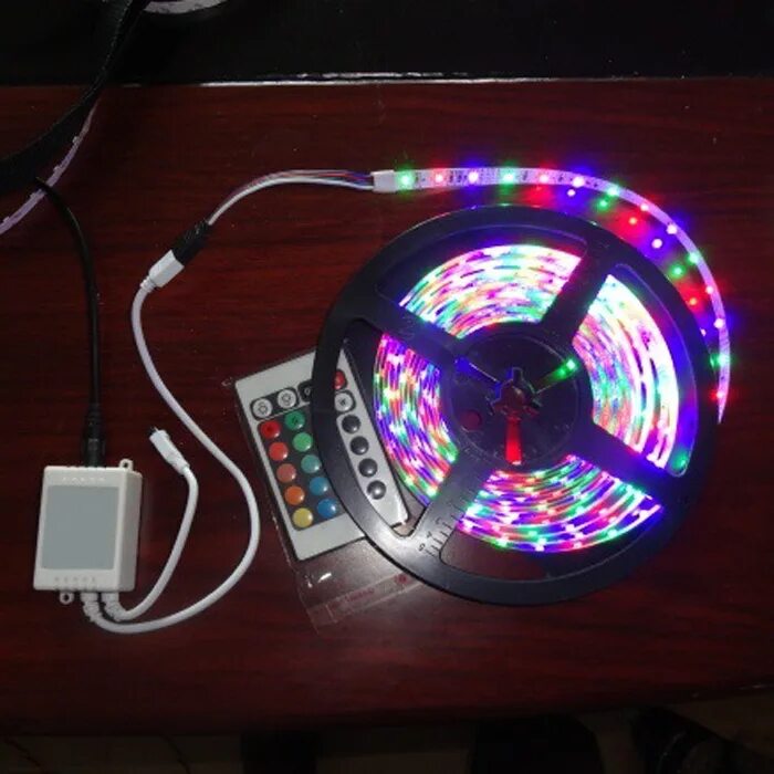 Купить подсветку на авито. Светодиодная лента RGB 5 метров RGB 60-2 (+пульт управления, блок питания). SMD светодиод 3528 RGB. РГБ лента 5м. Лента светодиодная 3528 RGB 5 метров.