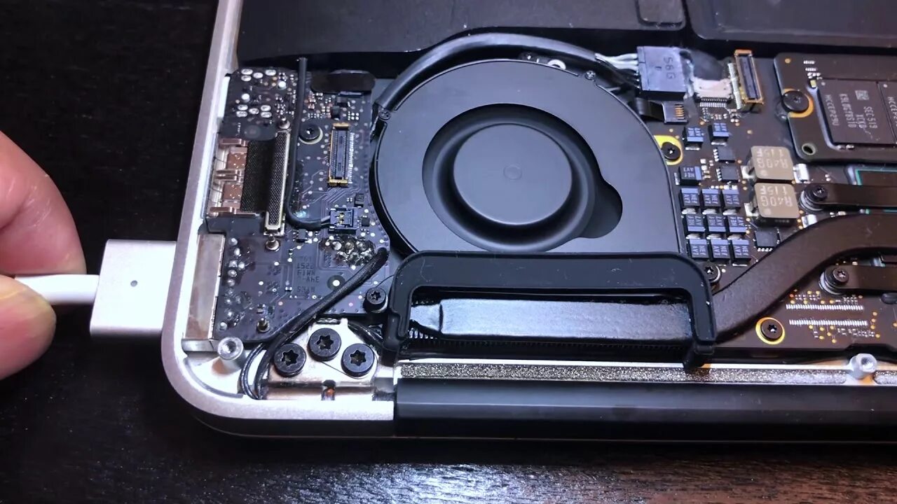 Macbook m1 аккумулятор. Macbook air 13 battery pinouts. macbook air m1 емкость аккумулятора. apple smc replace.