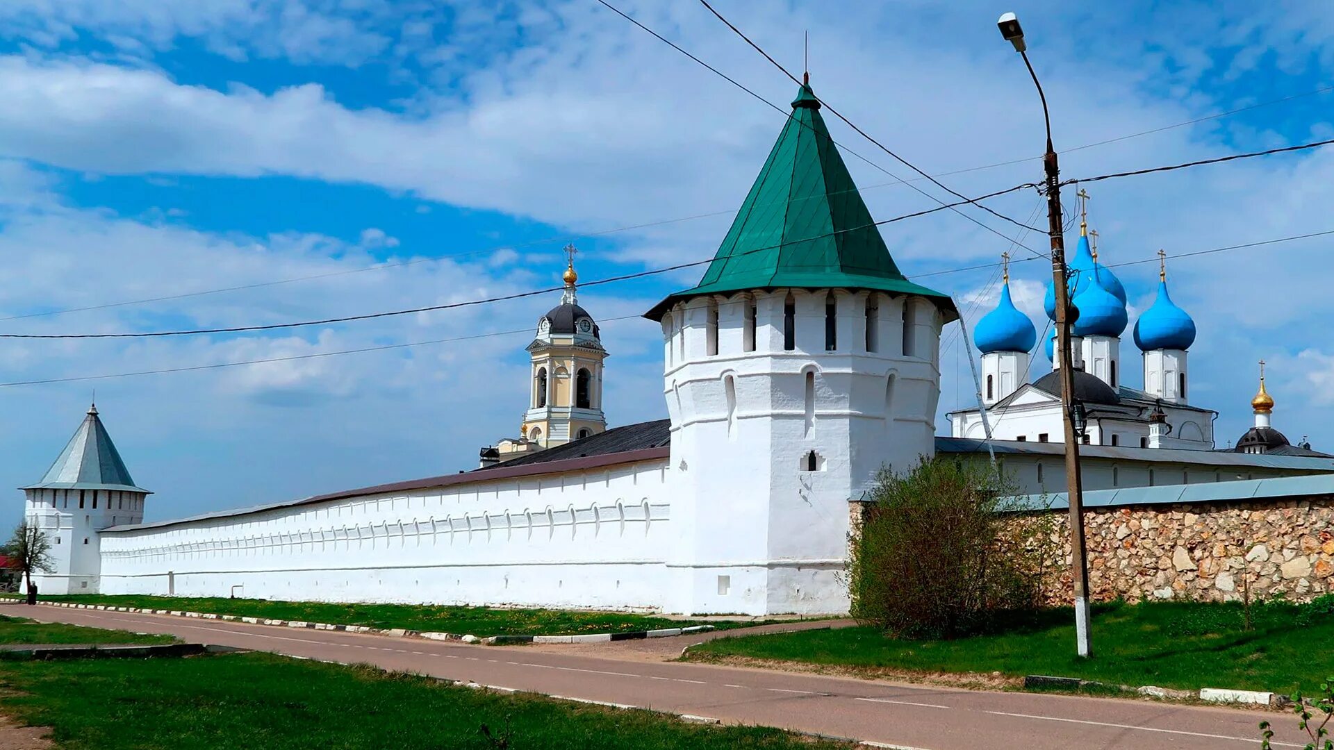 высоцкий монастырь серпухов осень. воскресенский собор углич. воскресенский мужской монастырь углич. высоцкий монастырь в серпухове фото. найти мужской монастырь.