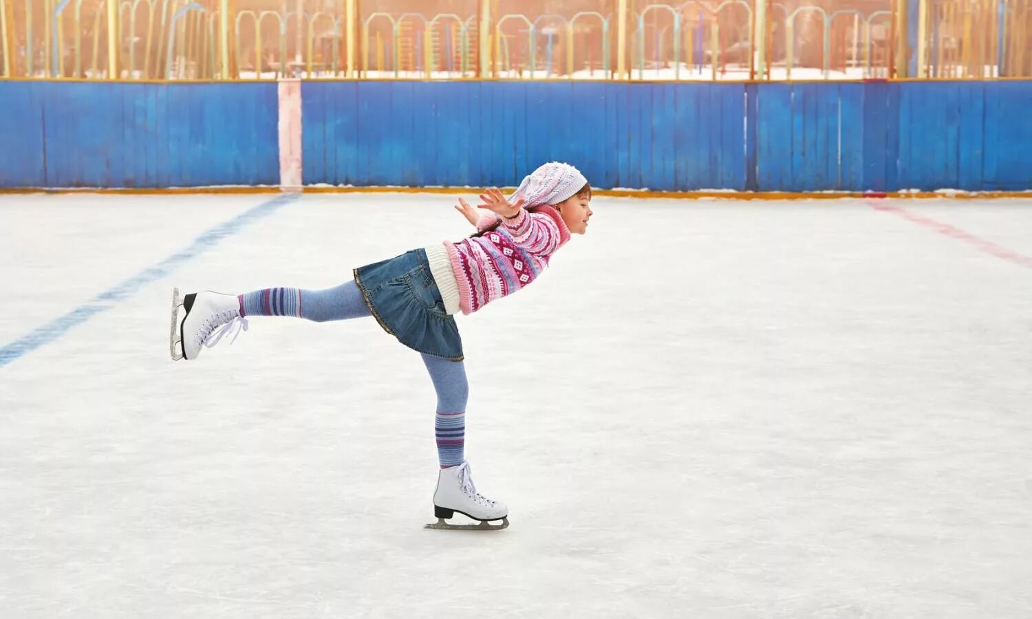 Девушка на коньках. Девочка на коньках. Хобби коньки. Коньки фото. She likes skating