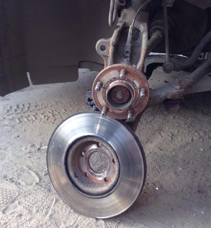 Диск тормозной ate ford mondeo 4. Форд мондео 5 замена тормозных дисков. Замена тормозных дисков форд фокус 2 рестайлинг 1. Форд мондео 4 передние тормоза. Замена задних тормозных дисков мондео 4.