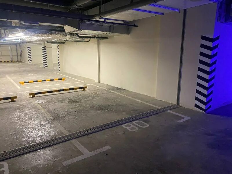 паркинг. паркинг снять в аренду. паркинг снять в аренду. отапливаемый паркинг. многоярусная парковка на академика королева.