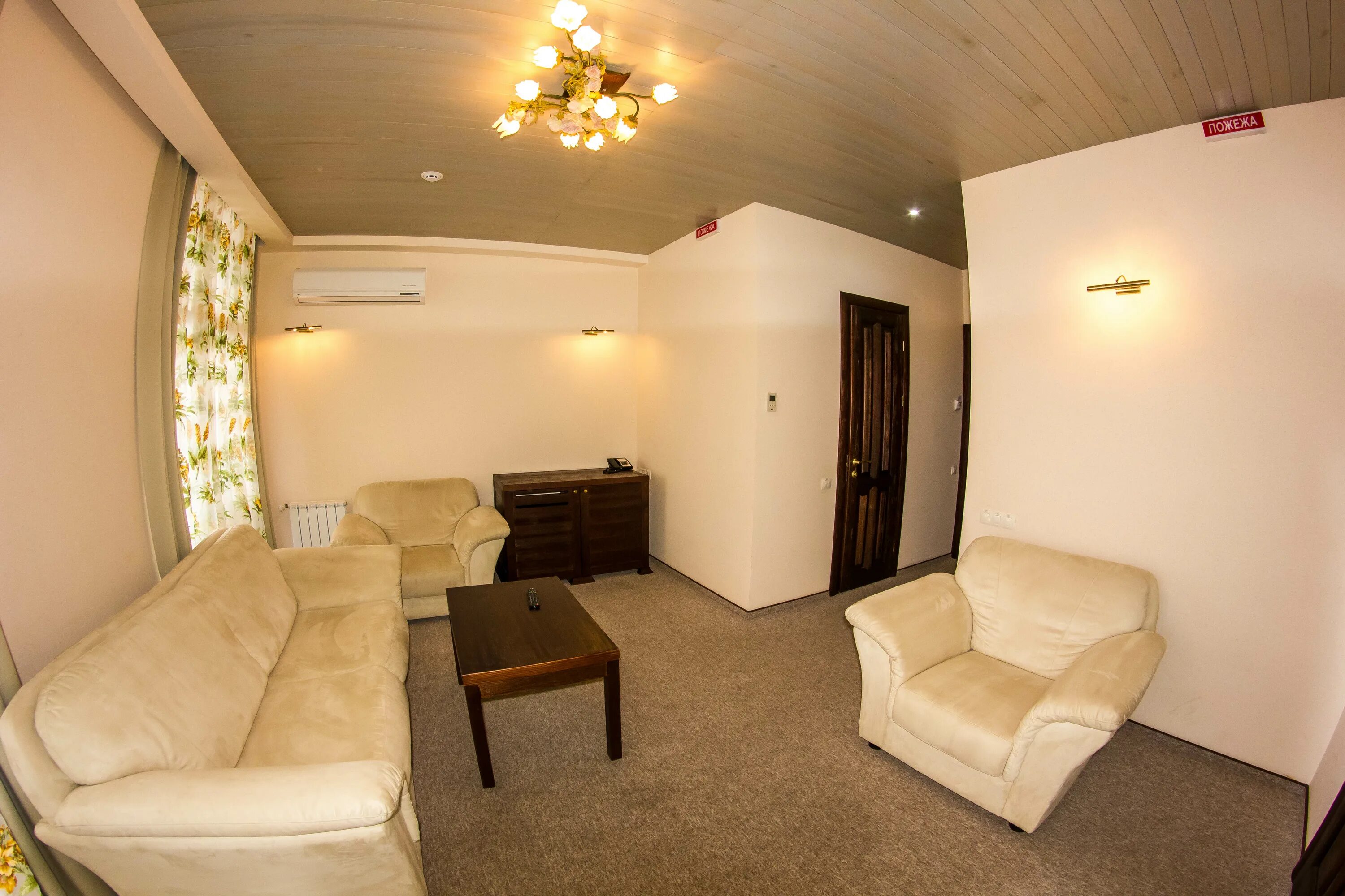 Снять комнату в судаке. Новый свет миндальный 27. Прибрежный гест хаус судак. Гостевой дом панорама прибрежное судак. Астарта судак номера.