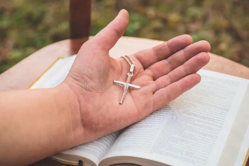 Фокус с крестиком на ладони. Фокус с крестиком на ладони. Дзи крест значение. Держим крестики. Секрет фокуса с крестиком на ладони.