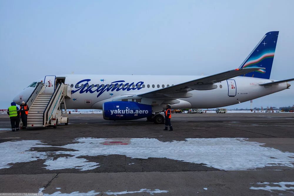 Хабаровск анадырь авиабилеты. Авиакомпания Якутия Суперджет. Суперджет Сыктывкар. Хабаровск Новосибирск самолет. Самолет места Анадырь Хабаровск.