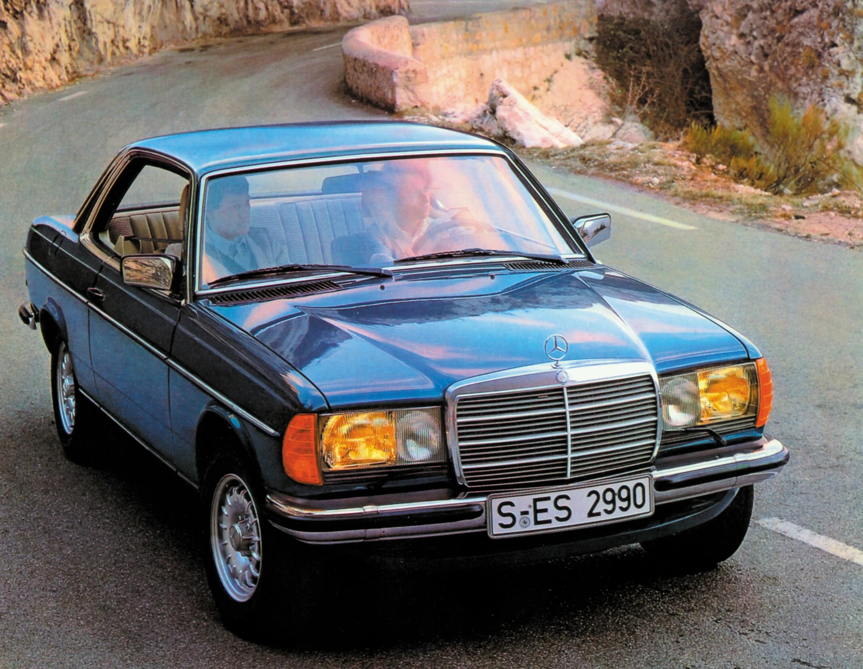 Мерседес Бенц 123. Мерседес Бенц 123 купе. Мерседес Бенц w116. Mercedes-Benz w123, 1977. Первое поколение автомобилей