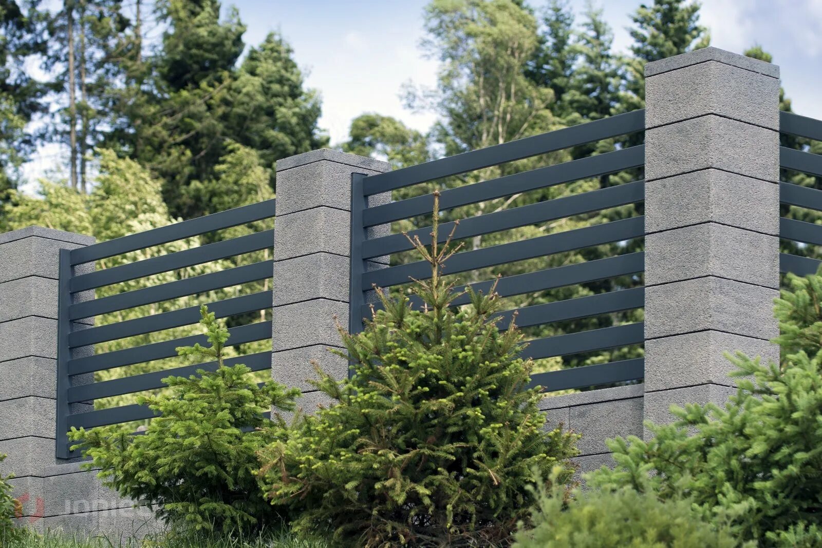Монолитный забор. Блоки Joniec ROMA Classic. Заборный блок 300x300x200. Архбетон забор. Забор из бетонных блоков.