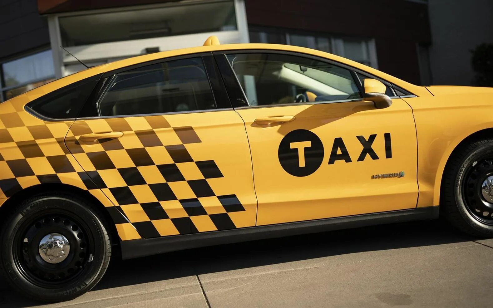 Фото такси машин. Форд Фьюжн такси. Машина "такси". Спортивное такси. Такси гоночная машина.