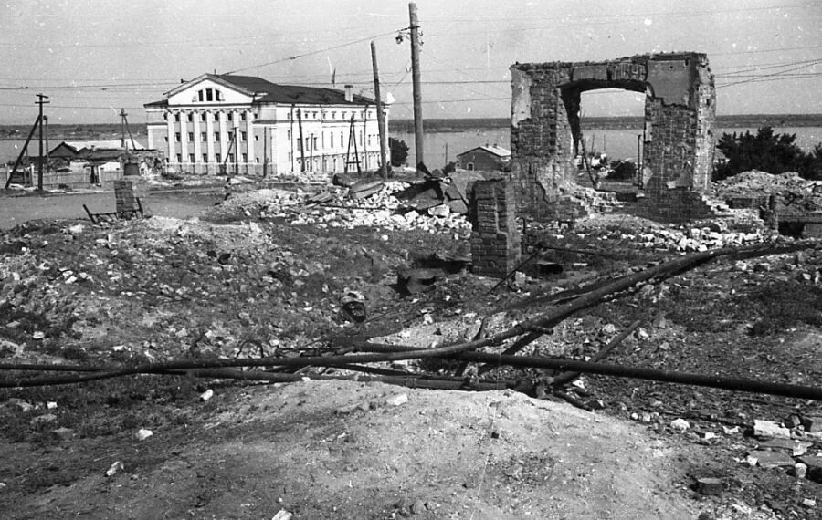 В каком году сталинград в волгоград. Старый Сталинград Волгоград. Волгоград Сталинград Царицын Волгоград. Царицын Сталинград Волгоград монумент. Волгоград- Сталинград - Царицыно.