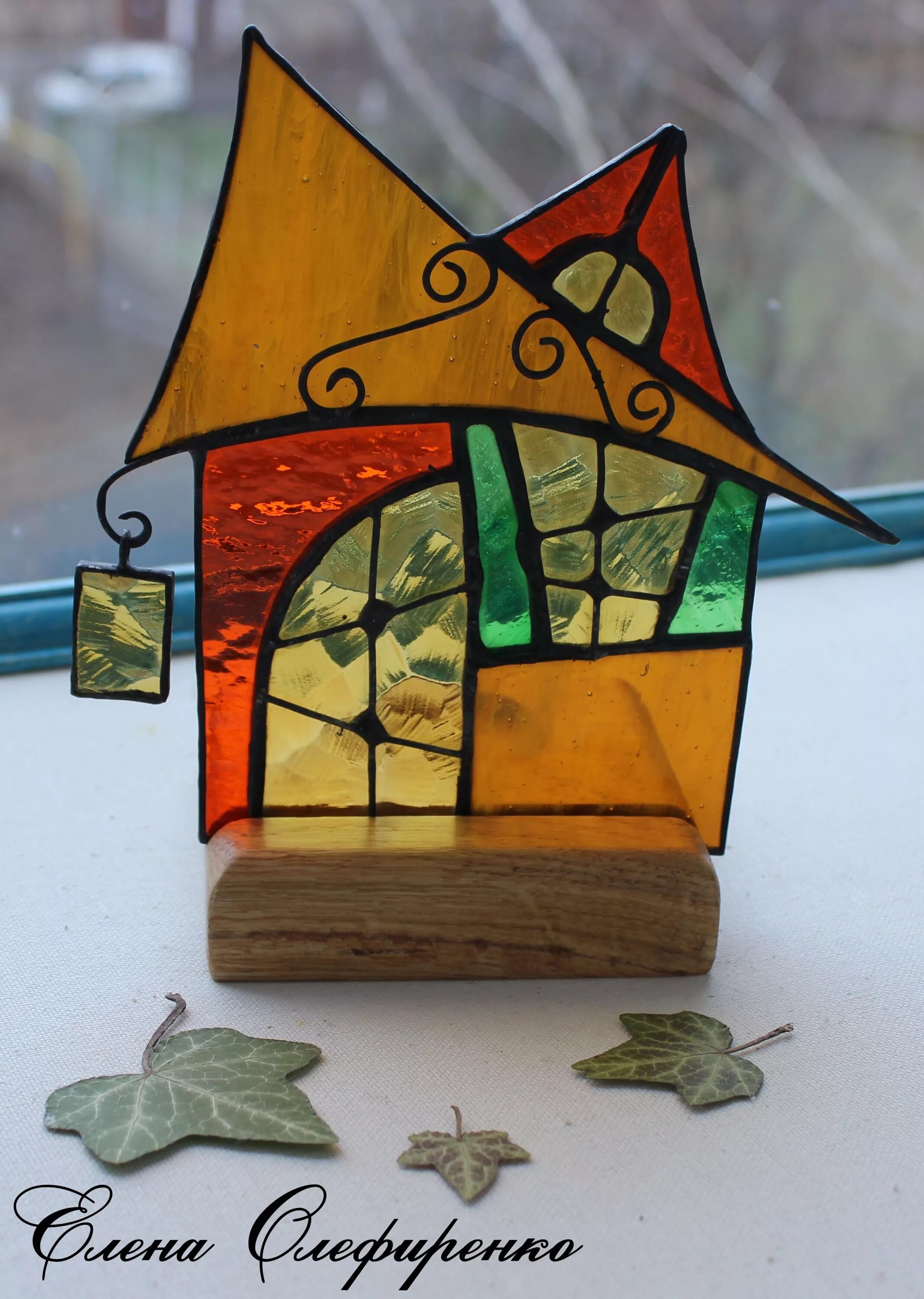 Поделки витраж. Витраж украшения. Витраж тиффани мастер класс. Тифани витража тиффани. Витражи из цветной бумаги.