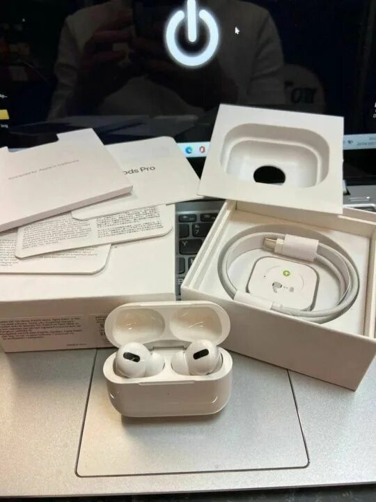 Когда вышел airpods 3. Аирподс 3. Earpods Pro 3. AIRPODS Pro 2. AIRPODS 3 vs AIRPODS Pro.