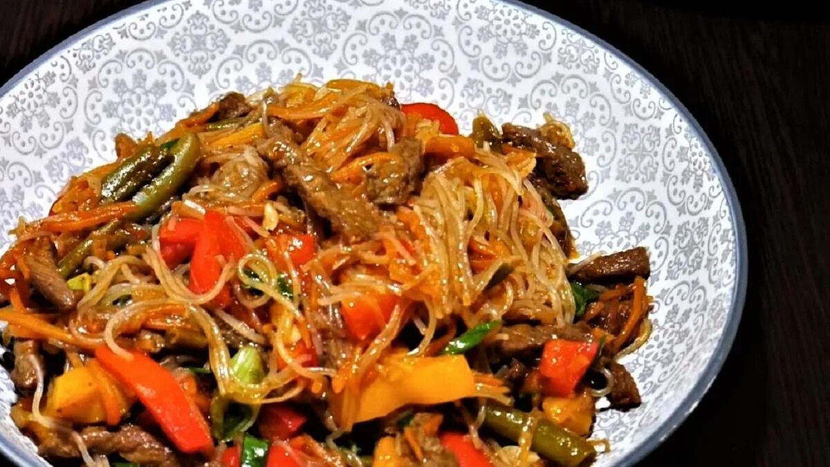 Фунчоза. Фунчоза с говядиной по корейски. Фунчоза с мясом и овощами. Фунчеза с мясом а овощами. Фунчеза с мясом а овощами рецепт