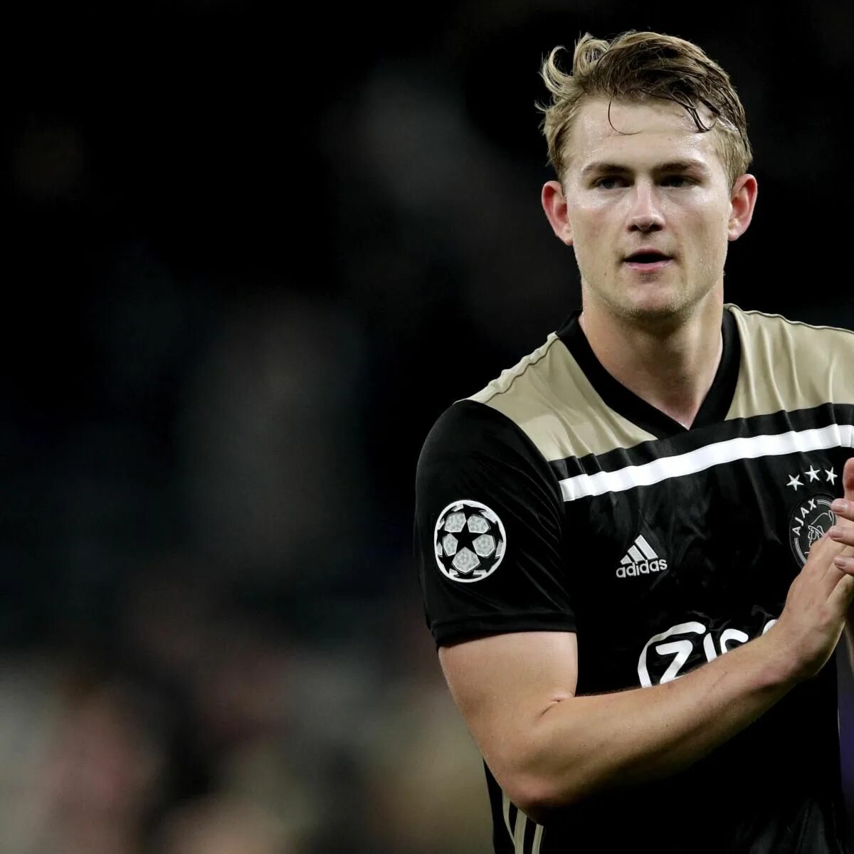 Матейс де лигт. Де лигт футболист бавария. Маттейс де лигт аякс. Де лигт футболист бавария. Де лигт.