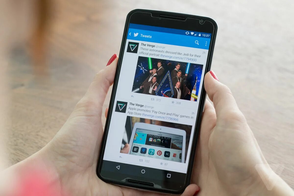 Twitter feed. Твиттер лучшее видео. Твиттер лучшее видео. Твиттер изменил логотип. Twitter for ios.
