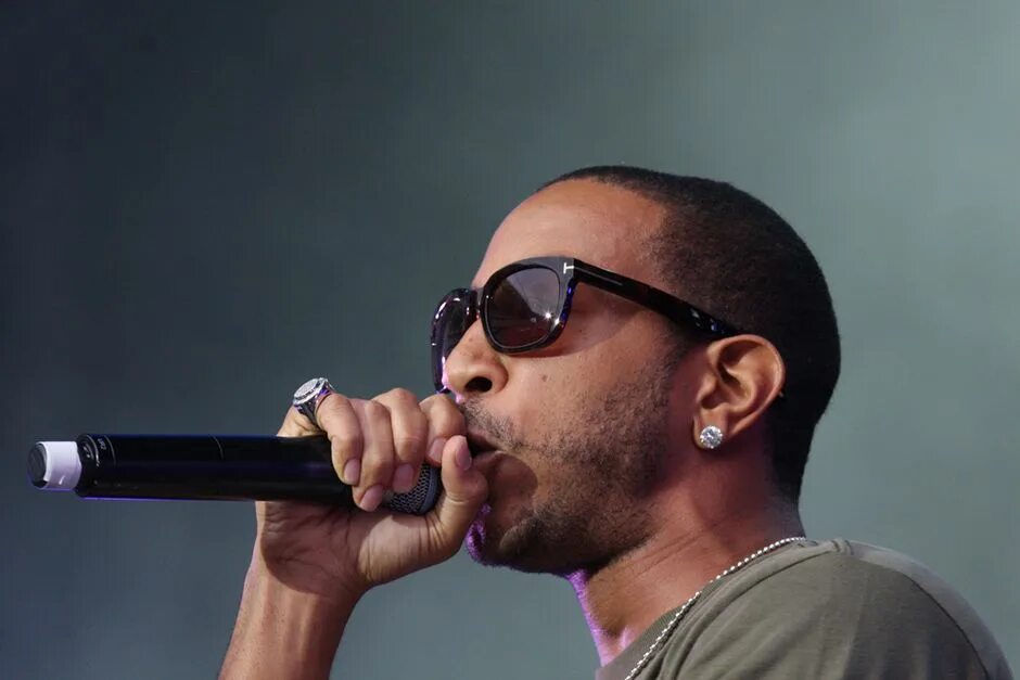 Ludacris 2022. Ludacris 2023. Фото рэпера Лудакрис. Рэпер с микрофоном. Хит рэпер