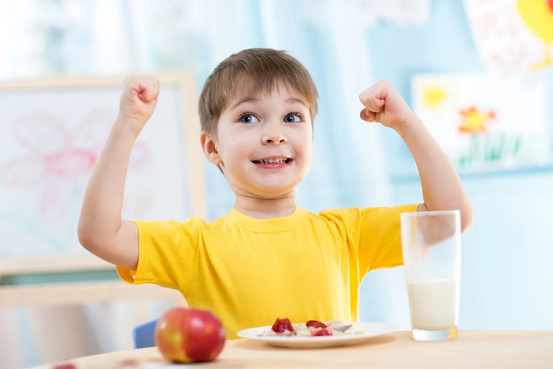 Плохой иммунитет ребенка. Ребенок кушает овощи. Плохой иммунитет ребенка. Грипп у новорожденных. Дети едят овощи и фрукты.