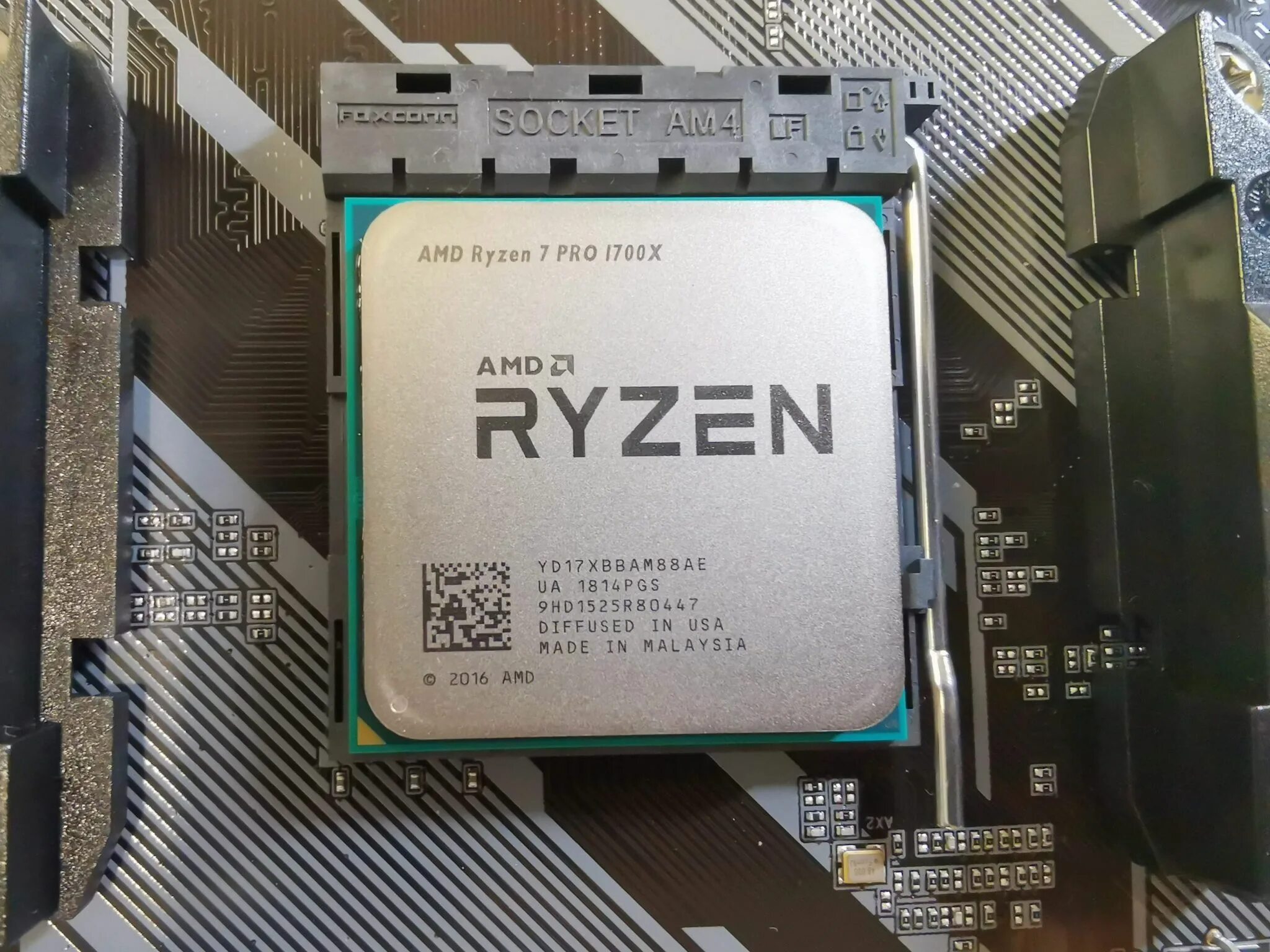 Процессор amd ryzen сокет. Ryzen 7 1700. AMD 7 1700x. AMD Ryzen 7 Pro 1700x Box. Ryzen 7 1700x.