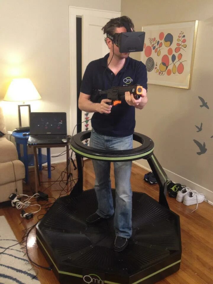 Vr полное погружение. Беговая платформа Virtuix Omni. Virtuix Omni one VR Treadmill. Oculus Rift 3. Платформа для виртуальной реальности Окулус.