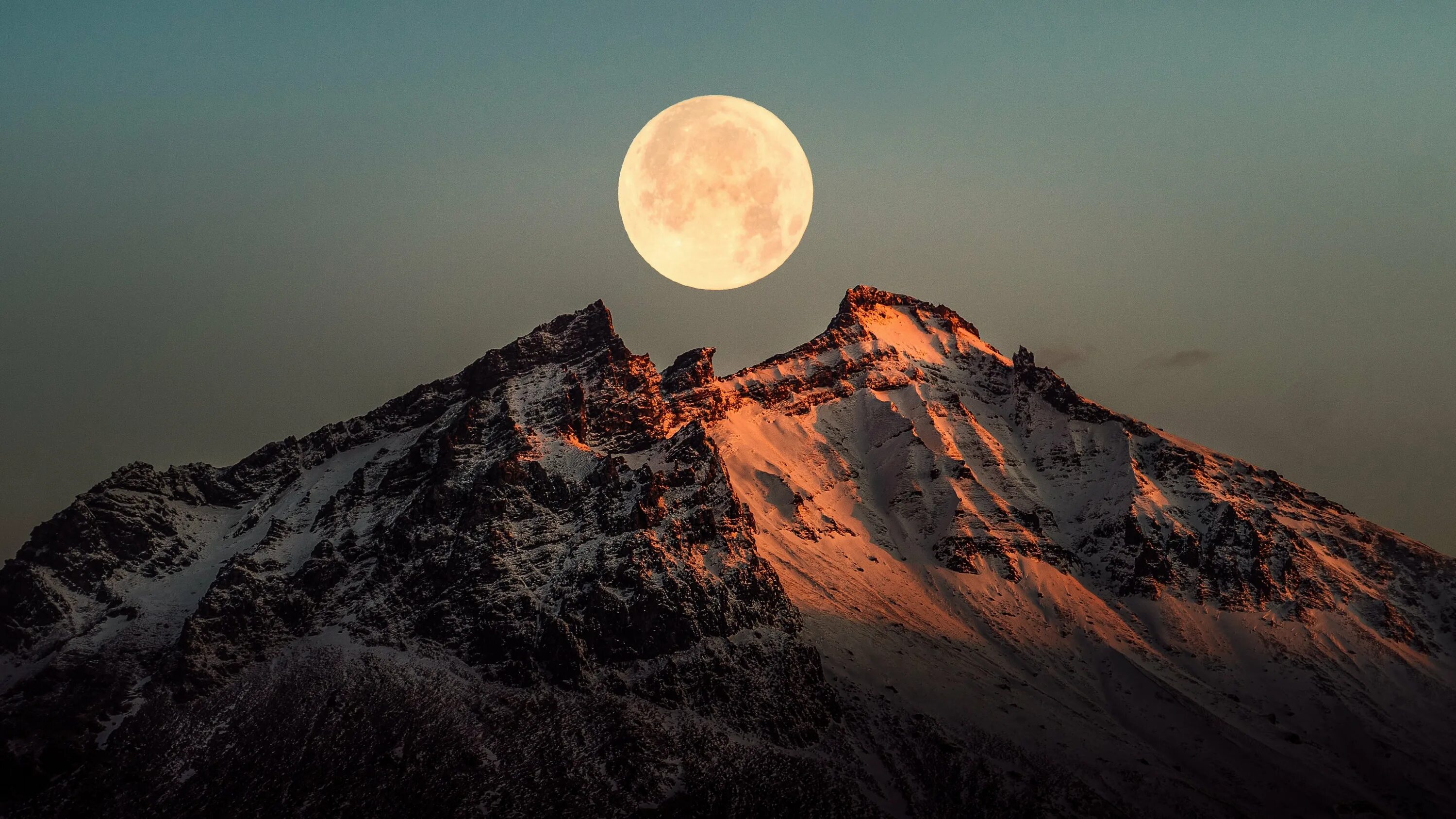 Горы ночью. Луна над горами. Горы снег луна. Горы под луной. Ночь луна горы.