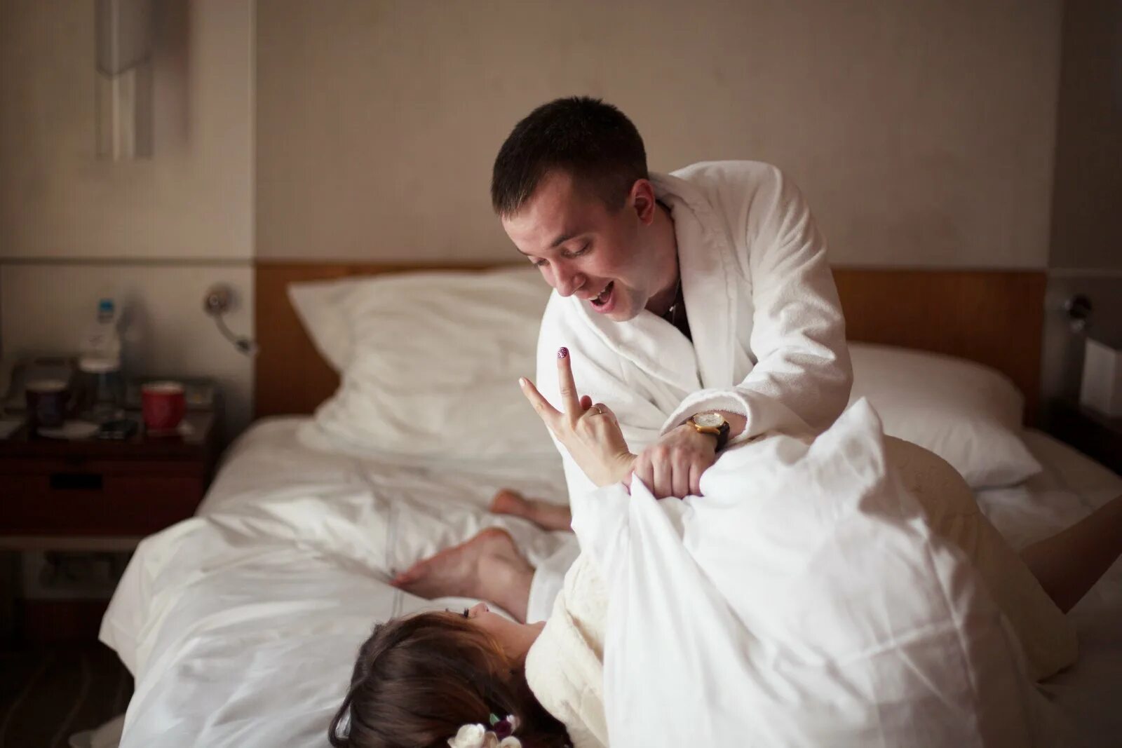 Совместные сборы. Сборы жениха и невесты вместе. Совместные сборы на свадьбу. Совместные сборы. Утро жениха.