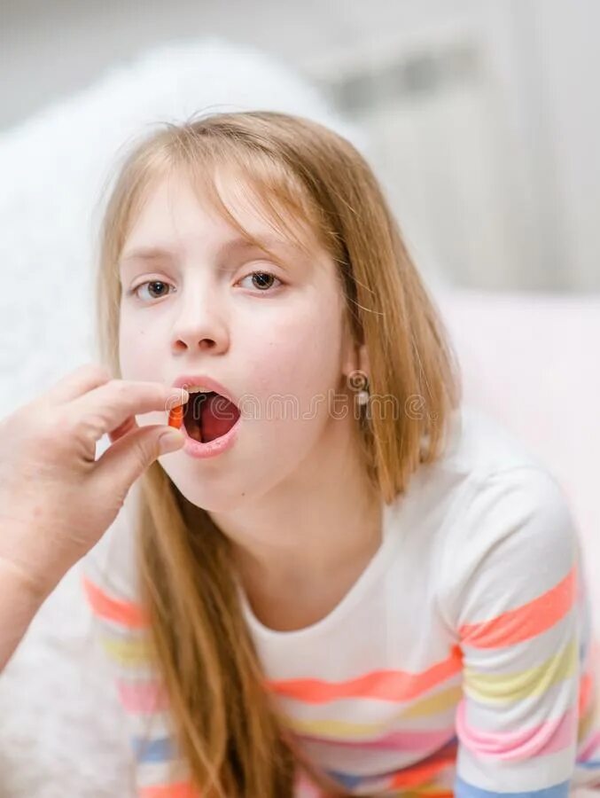 Красивые детские ротики. Очень маленький маленький ротик. Маленький ротик подросток. Очень маленький маленький ротик. В рот маленькой девочке.